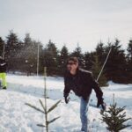 Mauricio Montaner Instagram - Guerra de nieve contra @camilo capturada por @evaluna ☃️ espero estén disfrutando este tiempo con sus familias. Los amo