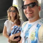 Mauricio Montaner Instagram - Vamoooo!!!! Primer viaje con Apolo! 💙🤍