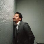 Mauricio Montaner Instagram - “Pero si me hubieses conocido antes, sería el novio y no el amante” 💔🗝️ esa es una de mis partes preferidas de #VAD! Dime cuál es la tuya!!