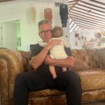 Mauricio Montaner Instagram - Mi vida entera soñé ser papá y hoy celebré mi primer Día del padre. Ufff siento que es el papel más importante de mi vida. Que todo lo demás no le llega ni a los tobillos! Aún sigo sin creérmelo, y sin saber cómo explicar lo increíble que se siente. (Típica frase de mis padres: “deja que tengas chamos pa que entiendas” jejeje) y la verdad es que con el ejemplo tan extraordinario que he tenido con mi padre siento que lo estoy haciendo bastante bien. Gracias por todos los mensajes, los amo.