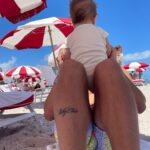 Mauricio Montaner Instagram - Mi vida entera soñé ser papá y hoy celebré mi primer Día del padre. Ufff siento que es el papel más importante de mi vida. Que todo lo demás no le llega ni a los tobillos! Aún sigo sin creérmelo, y sin saber cómo explicar lo increíble que se siente. (Típica frase de mis padres: “deja que tengas chamos pa que entiendas” jejeje) y la verdad es que con el ejemplo tan extraordinario que he tenido con mi padre siento que lo estoy haciendo bastante bien. Gracias por todos los mensajes, los amo.