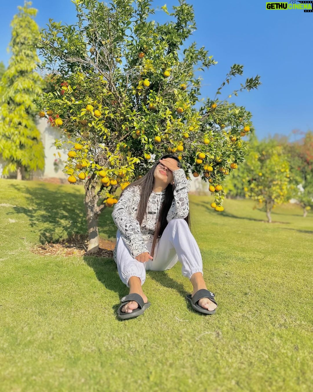 Mawra Hocane Instagram - hoodie weather is goody weather ⚽️ Islamabad اسلام آباد