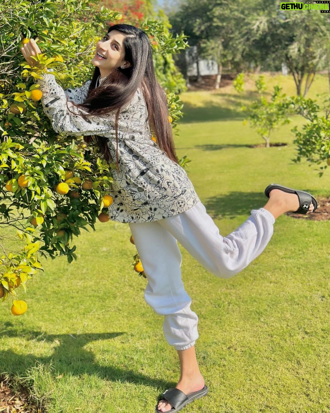 Mawra Hocane Instagram - hoodie weather is goody weather ⚽️ Islamabad اسلام آباد