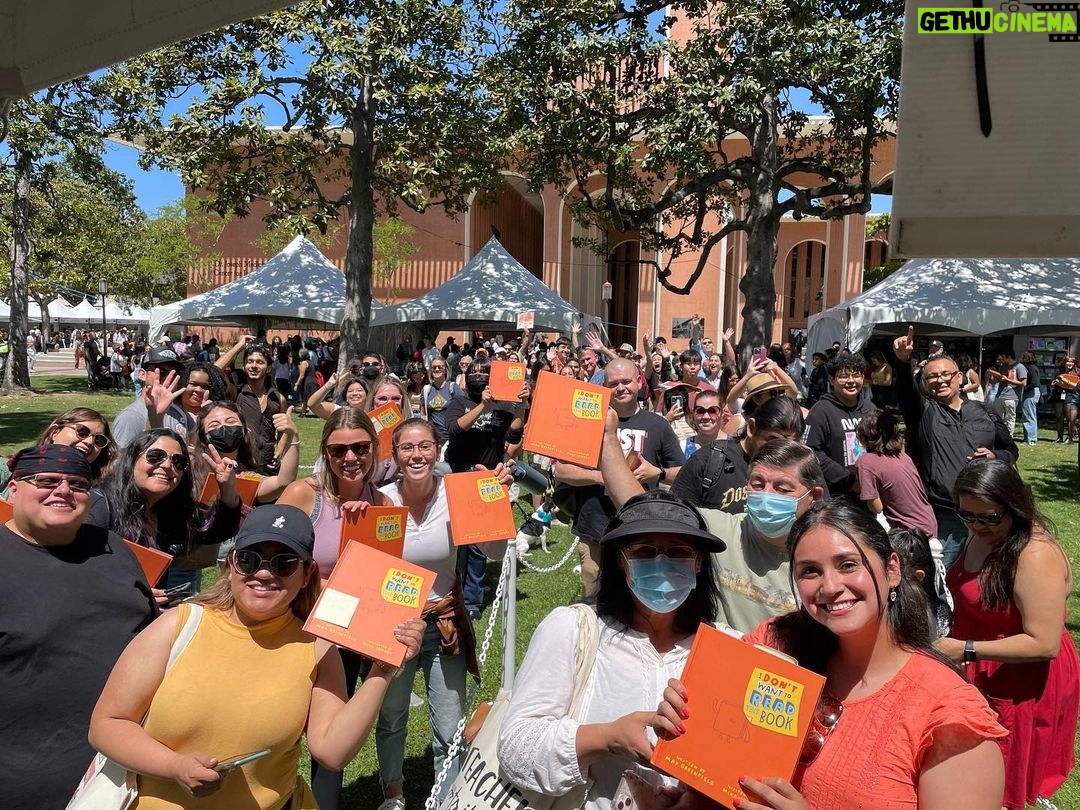 Max Greenfield Instagram - Thank you @latimesfob for having me and to Yvonne Villareal for moderating such a fun discussion. #BOOKS #IDONTWANTTOREADTHISBOOK @penguinkids @mikelowery #GreenfieldandBernstein #chasinghistoryakidinthenewsroom