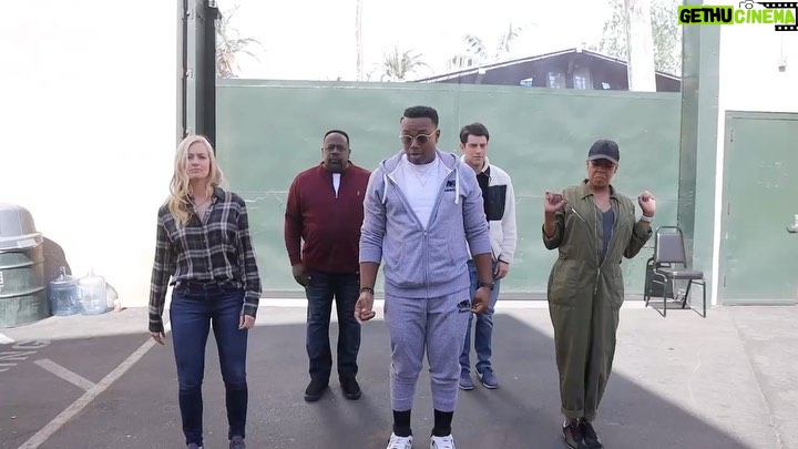 Max Greenfield Instagram - #outwestchallenge #theneighborhood I totally understood what I was doing here 💯