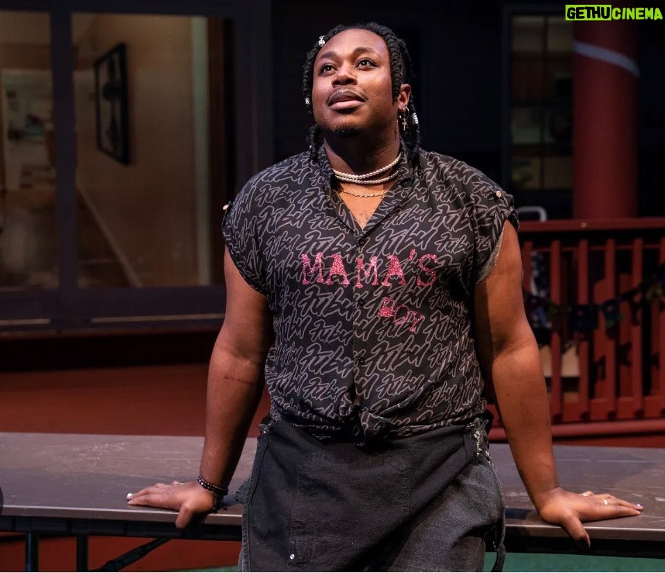 Max Greenfield Instagram - I had the great pleasure of going to see my friend @mrmarcelspears in @fathambway Marcel and the entire cast are absolutely extraordinary! One of the best theatre experiences I can remember. ❤️❤️❤️