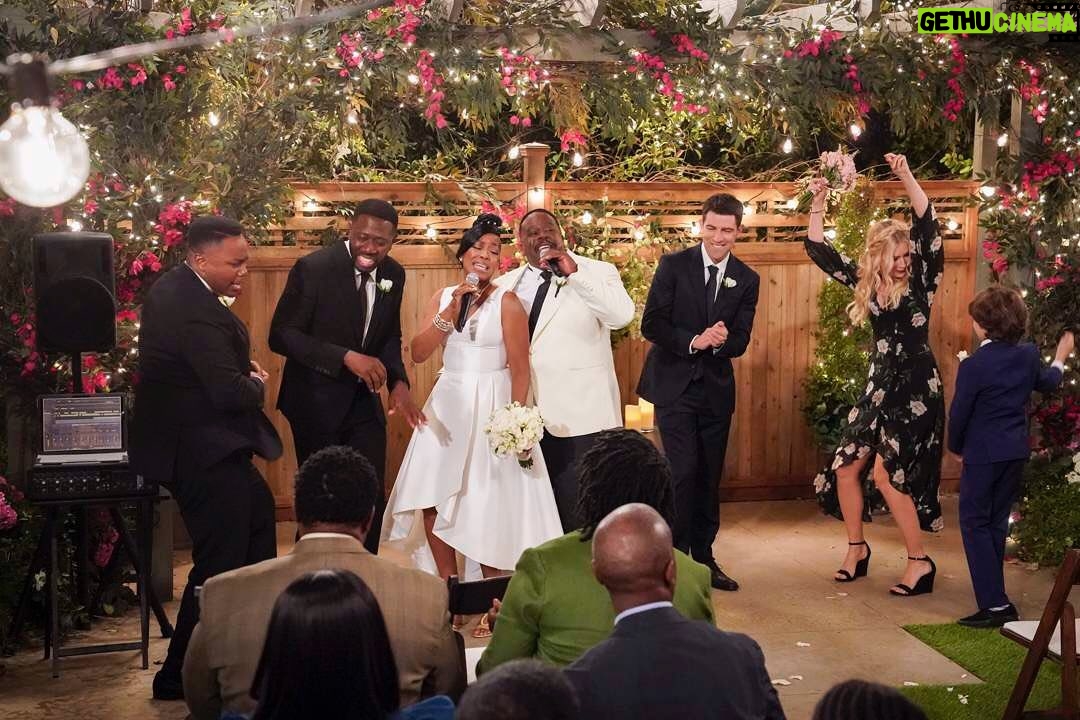 Max Greenfield Instagram - There’s a wedding tonight!!! #theneighborhood 8PM @cbs @cbstvstudios
