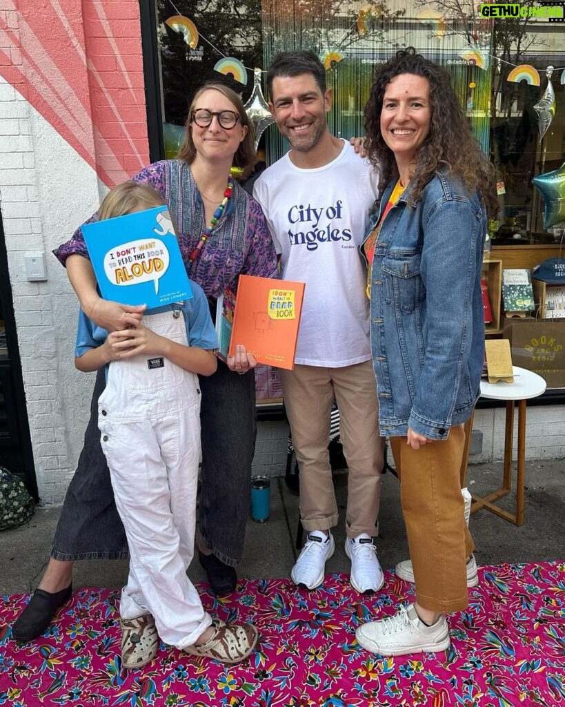Max Greenfield Instagram - Great Day at @booksaremagicbk Thank You for coming out ❤️ #idontwanttoreadthisbook Available Sept 19th Pre Order Now @penguinkids