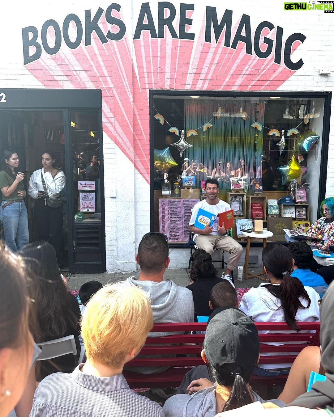 Max Greenfield Instagram - Great Day at @booksaremagicbk Thank You for coming out ❤️ #idontwanttoreadthisbook Available Sept 19th Pre Order Now @penguinkids