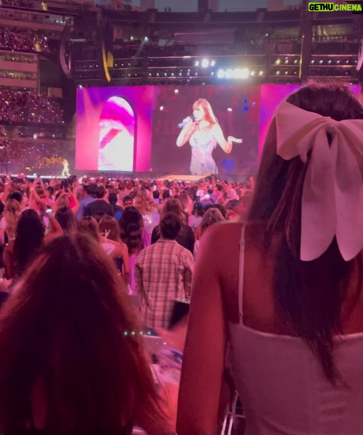 Max Greenfield Instagram - @taylorswift #erastour ❤️ @tesssanchezgreenfield ❤️ #Darlene