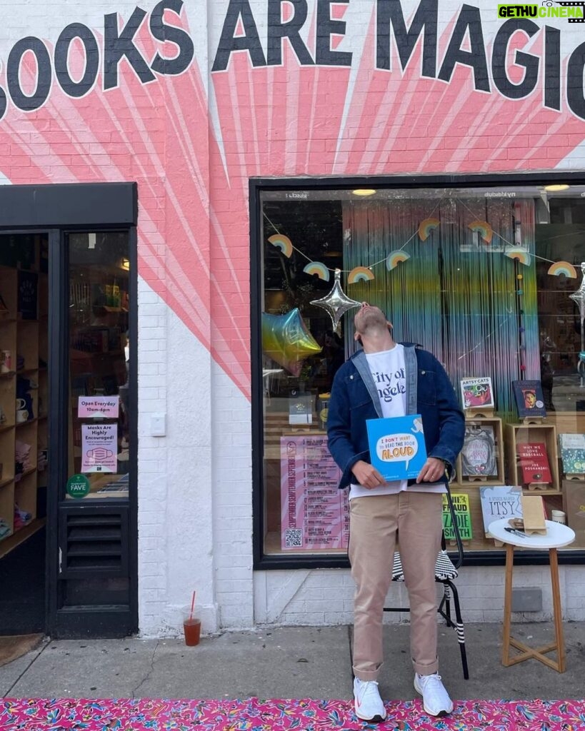 Max Greenfield Instagram - Great Day at @booksaremagicbk Thank You for coming out ❤️ #idontwanttoreadthisbook Available Sept 19th Pre Order Now @penguinkids
