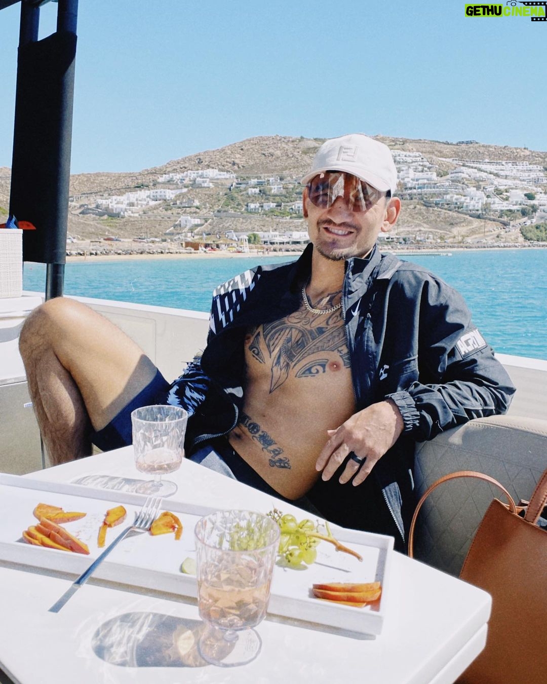 Max Holloway Instagram - Exploring the world with my lady. #photodump