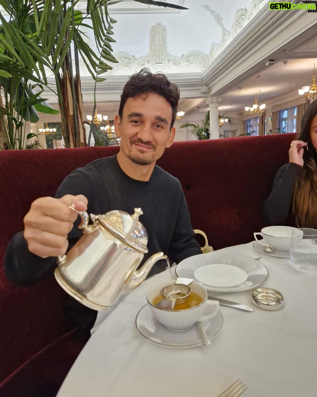 Max Holloway Instagram - Exploring the world with my lady. #photodump