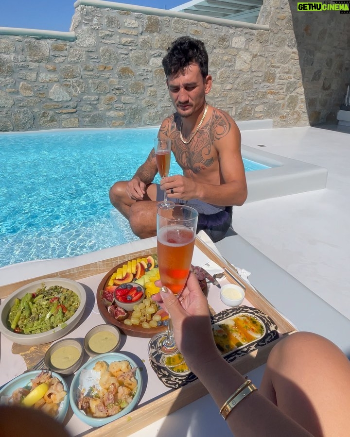 Max Holloway Instagram - Exploring the world with my lady. #photodump