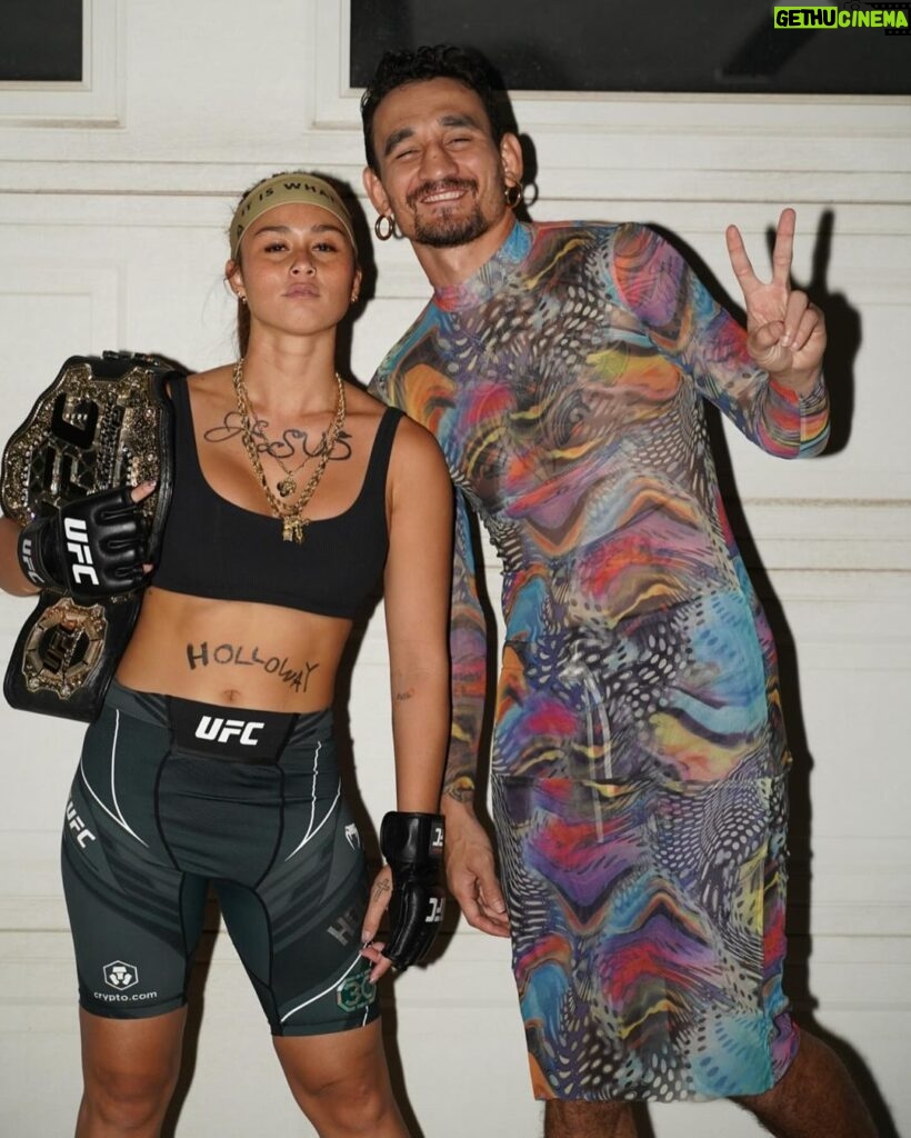 Max Holloway Instagram - Who wore it better? 😂🎃💀 #dressasyourspouse #halloween