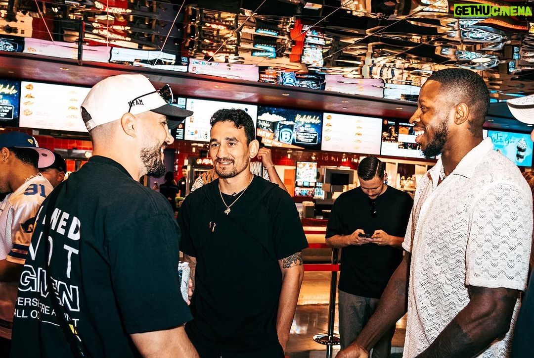 Max Holloway Instagram - Great times with MFAM this past weekend. Hung out with some great friends and made some new ones.