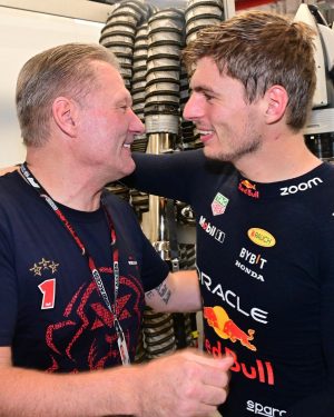 Max Verstappen Instagram - ⭐⭐⭐

What an amazing year! It is incredible to be part of this team, @redbullracing 🙌 Thank you to everyone at the track and back in the factory for all the effort that has gone into this year to achieve this, we can all be very proud 👏

To be a three time World Champion feels absolutely incredible #ThirdStar