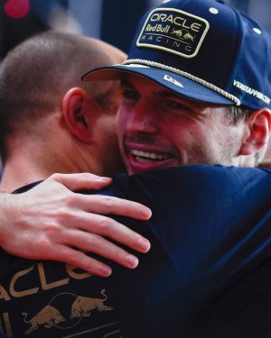 Max Verstappen Instagram - ⭐⭐⭐

What an amazing year! It is incredible to be part of this team, @redbullracing 🙌 Thank you to everyone at the track and back in the factory for all the effort that has gone into this year to achieve this, we can all be very proud 👏

To be a three time World Champion feels absolutely incredible #ThirdStar