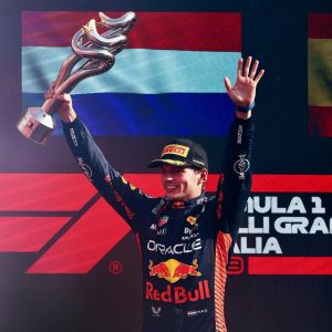 Max Verstappen Instagram - A 10/10 performance today @redbullracing 🏆

To win 10 races in a row, and 15 consecutive races as a team, is unbelievable! 💪 I’m beyond proud to achieve this milestone together 👏

Today we will enjoy this moment and then we will keep pushing for more ☝

 #ItalianGP