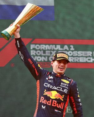 Max Verstappen Instagram - What a way to finish a perfect weekend @redbullracing 🏆 

An absolutely amazing job by everyone in the team 💪

A big thank you goes out to everyone for joining us on the Red Bull Ring! Your support is seriously unmatched 👏🦁

#AustrianGP