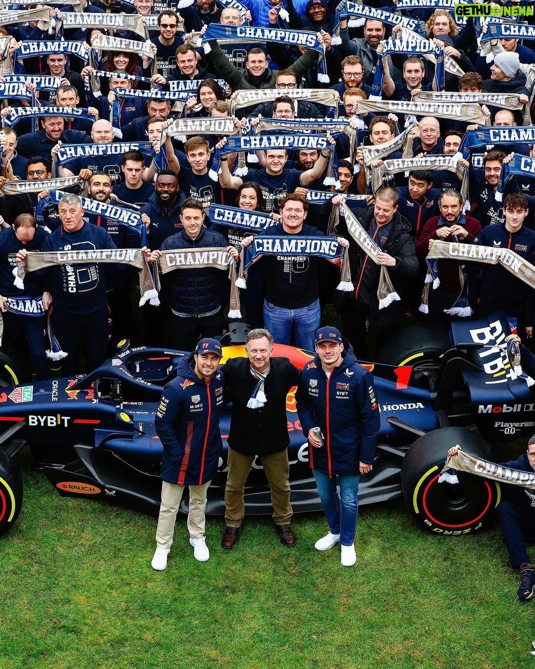 Max Verstappen Instagram - Amazing to come home to a factory full of Champions 🏆 Thank you everyone @redbullracing for making such an incredible season possible 🙌 Oracle Red Bull Racing