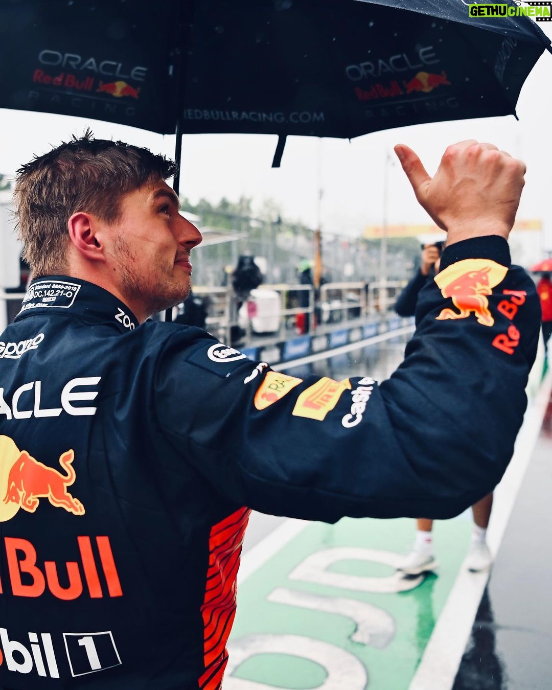 Max Verstappen Instagram - Pole Position 💪 We had a great car and made the right calls, so excellent job by the team @redbullracing 👏 A massive thank you goes out to all the fans who conquered the rain to support us 🍁🙌 #CanadianGP Circuit Gilles Villeneuve
