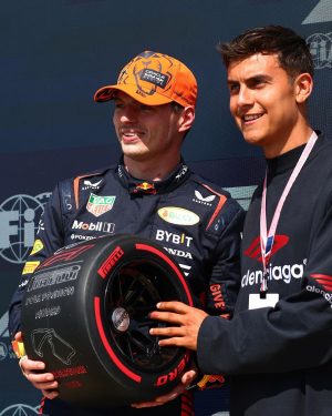 Max Verstappen Instagram - 🤝