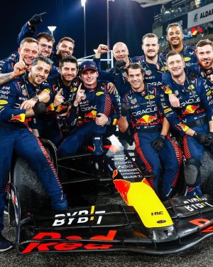Max Verstappen Instagram - This is the perfect way to end our extraordinary season 👏 I’m extremely grateful for all of the hard work that’s gone into this year by each and everyone of you involved @redbullracing & @hondaracingglobal 🙌 To win 19 races in a season is just incredible 👏 It’s a privilege to be able to drive such a car and work with all these amazing people! 🙏