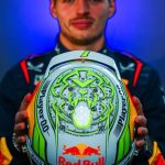 Max Verstappen Instagram - A 𝐒𝐩𝐞𝐜𝐢𝐚𝐥 𝐋𝐚𝐬 𝐕𝐞𝐠𝐚𝐬 𝐇𝐞𝐥𝐦𝐞𝐭 for the return of F1 in the Neon Capital of the World! 🌃🎲 The Las Vegas special 1:2 & 1:4 scale model helmets 👉 available on Verstappen.com #LasVegasGP