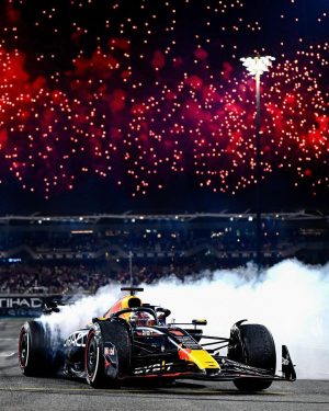 Max Verstappen Instagram - This is the perfect way to end our extraordinary season 👏 I’m extremely grateful for all of the hard work that’s gone into this year by each and everyone of you involved @redbullracing & @hondaracingglobal 🙌 To win 19 races in a season is just incredible 👏 It’s a privilege to be able to drive such a car and work with all these amazing people! 🙏
