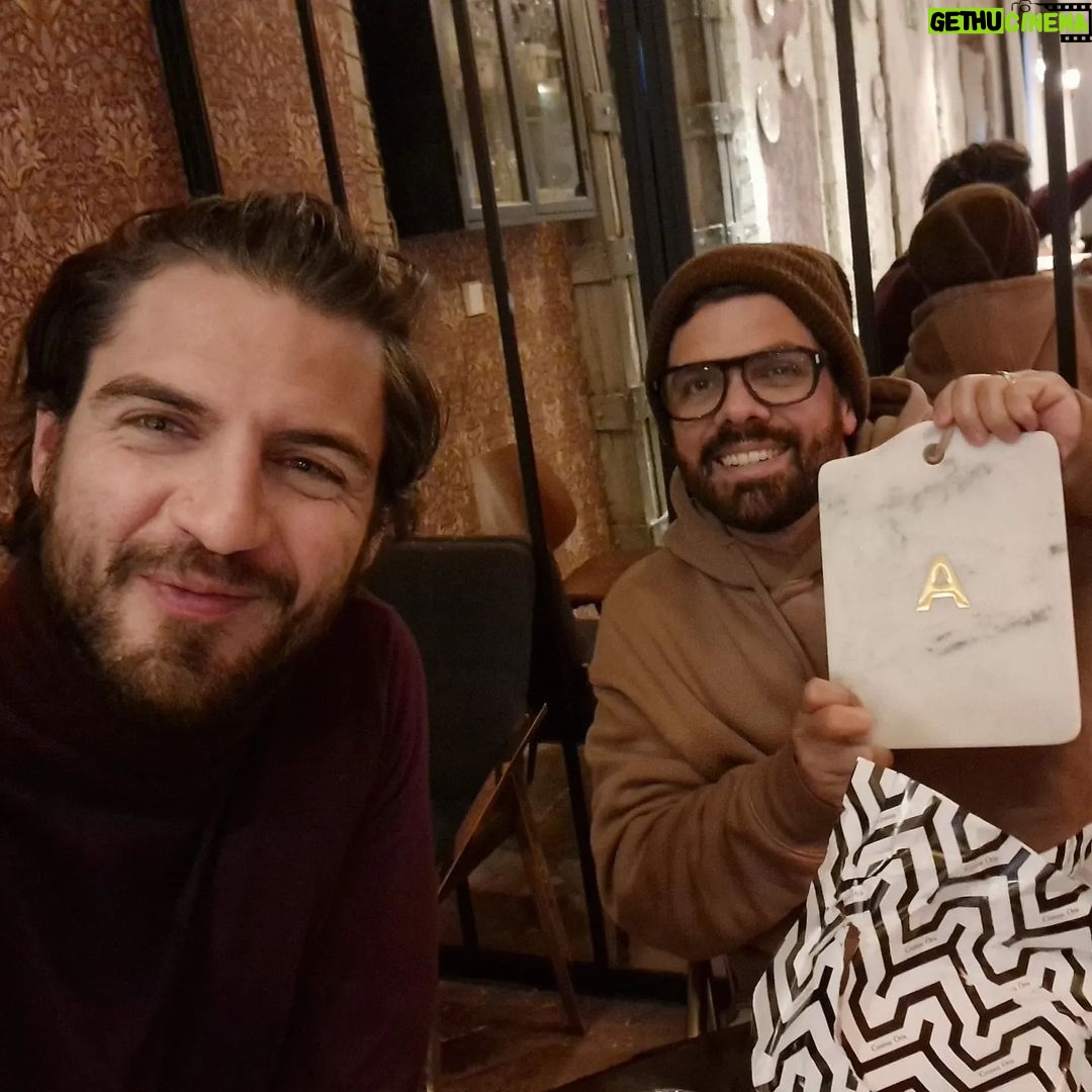 Maxi Iglesias Instagram - Visitas especiales 💫 Cuando el A team viene a Madrid y siempre pasan rápido los dÃas. Siempre se necesitan más horas..más comidas. Mucho que hablar. Mucho que escuchar. Mucho para estar. Os quiero Marrero Espinoza