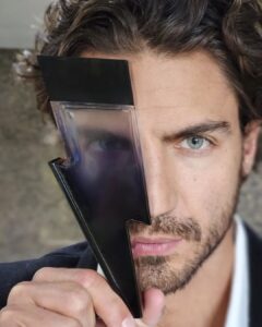 Maxi Iglesias Instagram - Buscando siempre diferentes puntos de vista.. De cerca o de lejos, #BadBoyCarolinaHerrera @carolinaherrera #ad
