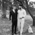 Maxi Iglesias Instagram - Recuerdos de un gran día, hoy en tu cumpleaños.. Aquella mañana estábamos en una calma nerviosa..o con unos nervios calmados..cómo se quiera ver. En tu *casa* con los tuyos. Todos ayudándote a prepararte. Yo en concreto, con la comida. Bueno, desayuno. Tanta emoción que era EL momento de salir, y ni me había cambiado aún..🤦🏽‍♂️ Placer estar a tu lado amigo. El día de tu boda, cumpleaños y lo que venga . Felicidades gran ser humano, persona, "cuñao" Navy Seal Alfoz team♥️ Foz (Lugo)