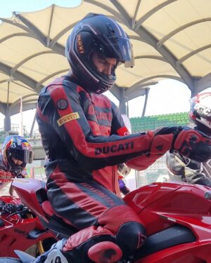 Maxi Iglesias Instagram - Por ahí viene finde de motos en Barcelona

📸 De cuando hicimos el DRE en Malaysia