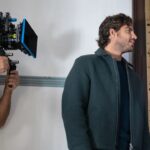 Maxi Iglesias Instagram - En unas semanas llegamos a las casas de España con Amazon.. Digo, a las pantallas con @primevideoes #serielosartistas🎬 Foto fija de la gran @naatagaarcia