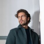 Maxi Iglesias Instagram - En unas semanas llegamos a las casas de España con Amazon.. Digo, a las pantallas con @primevideoes #serielosartistas🎬 Foto fija de la gran @naatagaarcia