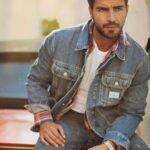 Maxi Iglesias Instagram - Maxi Iglesias: "Hoy, donde todo va tan rápido, parar, pensar y no dar la vida por hecho es una decisión valiente" Puedes leer la entrevista completa en el link de nuestra bio ✨ Entrevista: @saiz_claudia Fotografía: @ximenaysergio Vídeo: @d.rueda.m Edición de vídeo: @verdu.rma Adaptación vertical: @anthonyblondeortiz Estilismo: @sylviamontoliuelle Maquillaje y peluquería: pedrocedeno1