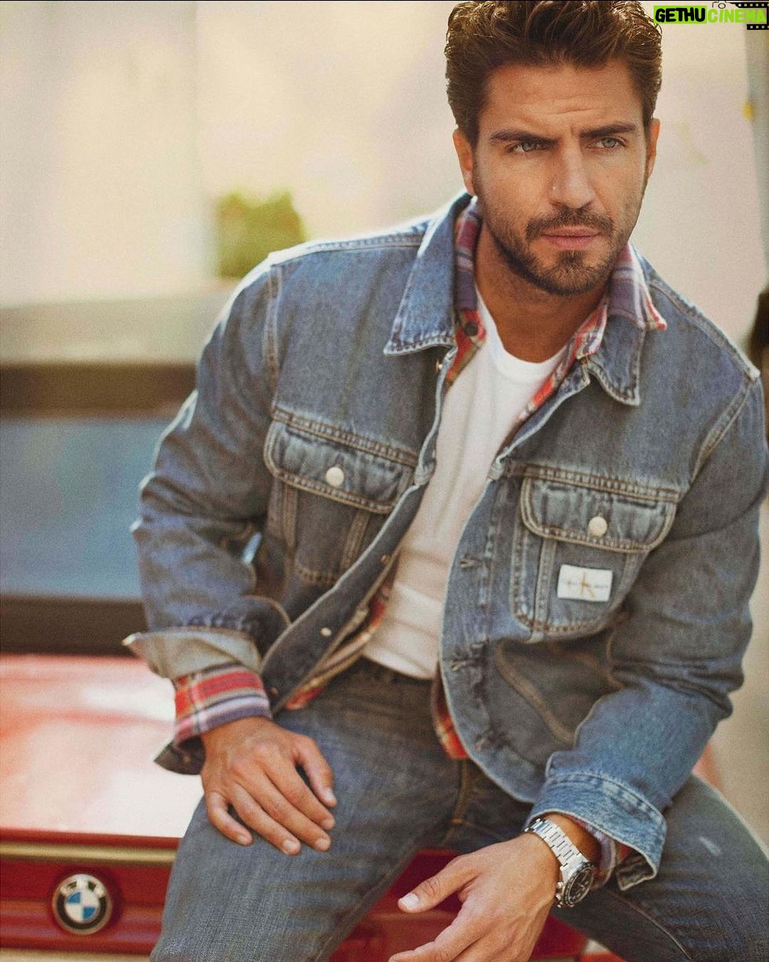 Maxi Iglesias Instagram - Maxi Iglesias: "Hoy, donde todo va tan rápido, parar, pensar y no dar la vida por hecho es una decisión valiente" Puedes leer la entrevista completa en el link de nuestra bio ✨ Entrevista: @saiz_claudia Fotografía: @ximenaysergio Vídeo: @d.rueda.m Edición de vídeo: @verdu.rma Adaptación vertical: @anthonyblondeortiz Estilismo: @sylviamontoliuelle Maquillaje y peluquería: pedrocedeno1