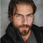 Maxi Iglesias Instagram - A veces los proyectos se caen por incompatibilidad de fechas.. Los selfies para make up, con el largo del pelo y la barba quedarán para el recuerdo.. O para más adelante..🌀