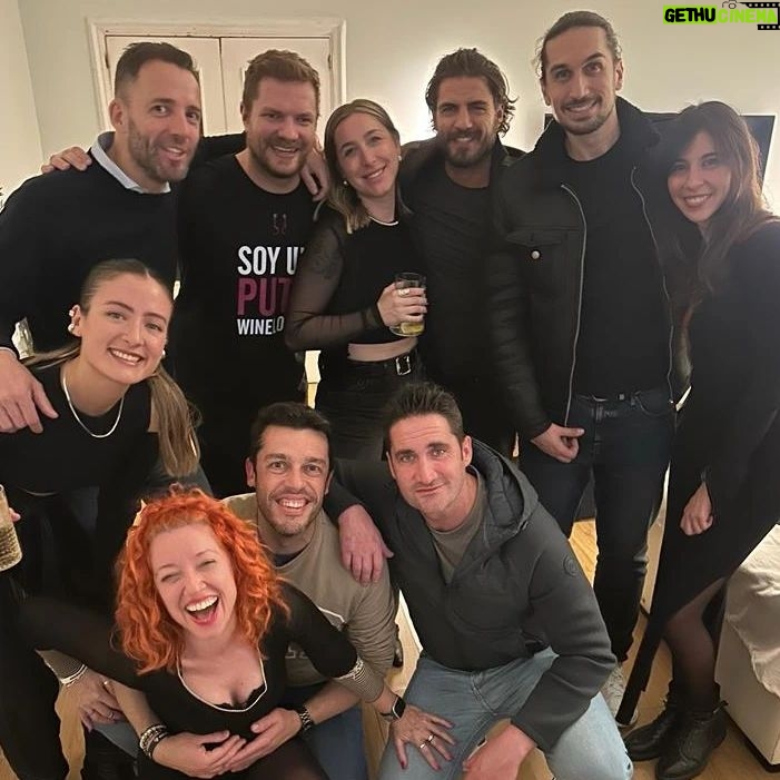 Maxi Iglesias Instagram - Fin de semana tridimensional.. Empezando por el cumple de nuestra amiga y dándole apoyo antes de su partida, a las PARTIDAS.💪🏽💪🏽 felicidades @crislazarraga33 Encuentro sorpresa, con mi ex-prfe en la ficción. Profesora de la vida, en la real. @byanamilan Adentrandome en rumbos Novemeber, pero también Sierra.. y unas cuantas luces..