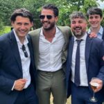 Maxi Iglesias Instagram - Una boda bonita. Especial. Llena de sentimiento. De verdad. De las ausencias que se notan, reforzadas por el relevo de los que están. De agradecimiento. De complicidad. De ese amor incondicional. Respeto y trabajo en equipo. Equipo de Navy Seals como diría el novio. De las que podrías estar hablando horas con cada invitado/a. En las que la barra libre está, pero no es necesaria para rellenar . Lucia y Sergio, a viajar! ♥️ Alfoz
