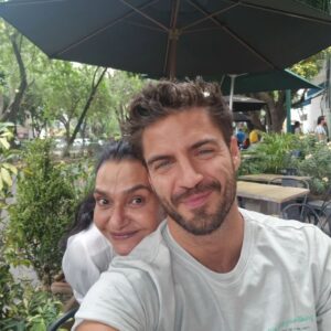 Maxi Iglesias Instagram - Lo que unió Ingobernable, no lo separa ni el tiempo y aquí, parada "obligatoria" 

Poder vernos y hablar con ella siempre es bien. 

Tq @aaidalopez maestra de la interpretación, pero sobretodo de la vida ♥️