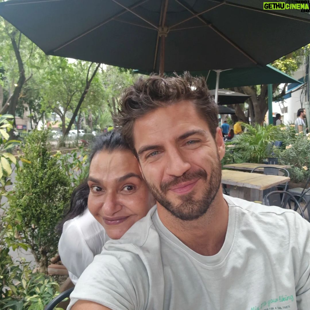 Maxi Iglesias - 82.1K Likes - Lo que unió Ingobernable, no lo separa ni el tiempo y aquí, parada "obligatoria"
Poder vernos y hablar con ella siempre es bien.
Tq @aaidalopez maestra de la interpretación, pero sobretodo de la vida ♥️