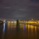 Maxi Iglesias Instagram - Un paseo. Lluvia. Recuerdos de un rodaje nocturno en Triana. Luces que iluminan por dentro.