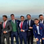 Maxi Iglesias Instagram - Siempre que me entero de los logros de otras personas, me dicen lo que han conseguido, o simplemente están emocionados por algo que viene, me alegro enormemente por ellos.De verdad. No de paripe o por bien queda. La envidia, la avaricia, la ambición, el hecho de querer pasar por encima del otro, el ver quién gana más, quién tiene más. Si este coche o el otro. Si una casa u otra, a las afueras , pisito en el centro más grande o más pequeño, si aún compartes o lo que sea, no tienen cabida para mi. No hay margen para eso. Es más, me aburre bastante la gente así ( lo siento ) Entiendo que es algo natural, que viene desde hace siglos , pero me aburre🤷🏽‍♂️ No entro en según que conversaciones, no trato de imponerme. Escucho más por cordialidad que por otra cosa, atiendes, pero sin más. Te hace más débil no querer alardear? Exhibir según que "triunfos"? Lo que facturas al mes, al año ? Valoro mucho esas conversaciones en las que puedes hablar sin tapujos de lo que quieres, sueñas, anhelas, sin ofender a nadie o que parezca que puedes querer quedar por encima por tu contento o entusiasmo. Sean los de siempre como en la boda de este finde pasado o más recientes. Gente honesta sin importar a lo que se dediquen. Y vosotr@s os rodeais de quien se alegra de vuestras cosas?
