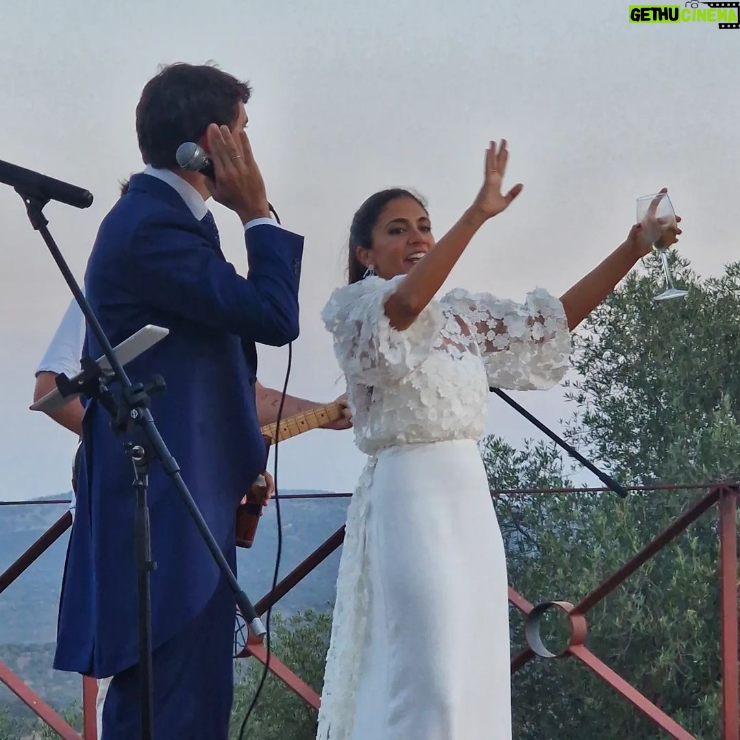 Maxi Iglesias - 165.6K Likes - Un hombre es afortunado cuando encuentra el verdadero amor.. Mientras tanto, poder verlo en otros, también es fortuna.
Preciosa celebración de Elo y nuestro Velas juntando a "los de siempre" ♥️
Faltan gente y fotos 🔜