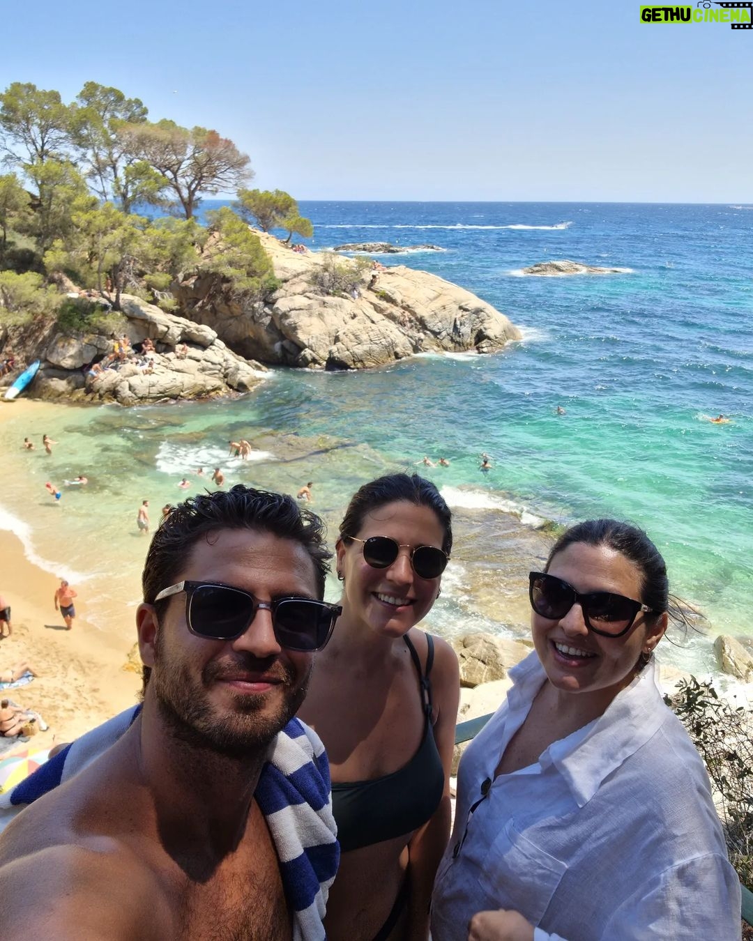 Maxi Iglesias - 89.7K Likes - De esos findes para recordar..
Costa Brava y su esencia
Mis dos mejores amigas del cole (bueno 2,5🤰)
Atardeceres de colores en el viento
El grupo que he unido ("Team temitas")
Comer, desde la boda en Galicia..qué deleite!