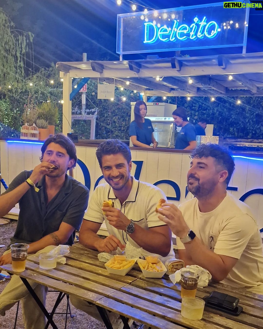 Maxi Iglesias - 89.7K Likes - De esos findes para recordar..
Costa Brava y su esencia
Mis dos mejores amigas del cole (bueno 2,5🤰)
Atardeceres de colores en el viento
El grupo que he unido ("Team temitas")
Comer, desde la boda en Galicia..qué deleite!