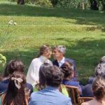 Maxi Iglesias Instagram - Una boda bonita. Especial. Llena de sentimiento. De verdad. De las ausencias que se notan, reforzadas por el relevo de los que están. De agradecimiento. De complicidad. De ese amor incondicional. Respeto y trabajo en equipo. Equipo de Navy Seals como diría el novio. De las que podrías estar hablando horas con cada invitado/a. En las que la barra libre está, pero no es necesaria para rellenar . Lucia y Sergio, a viajar! ♥️ Alfoz