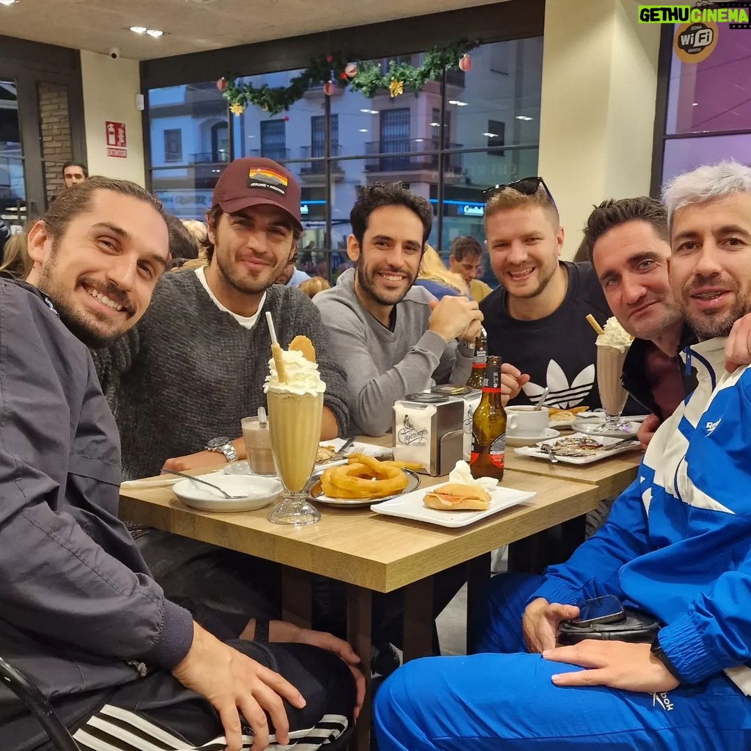 Maxi Iglesias Instagram - Visitando al amigo y merendando c贸mo ni帽os chicos 馃殌